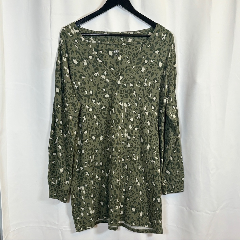 Jenni‎ Intimates Green Leopard Print Pajama Top Size M Long Sleeve V Neck